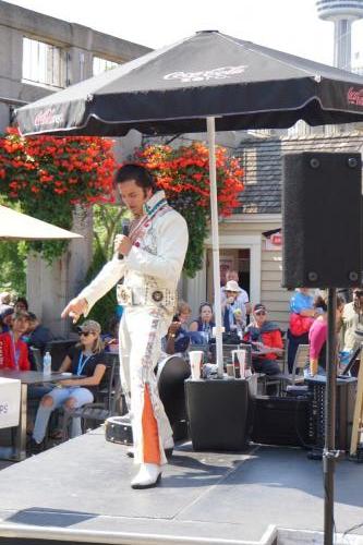 Der hatte sich nur verkleidet - war nicht der echte...