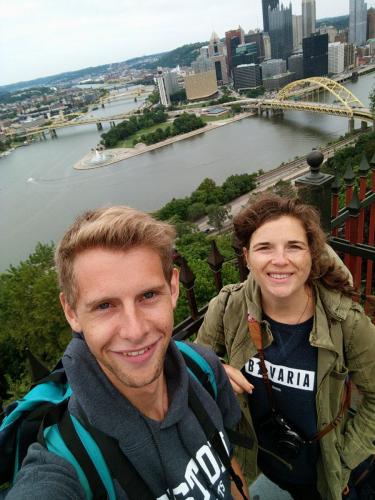 Pittsburgh im Hintergrund