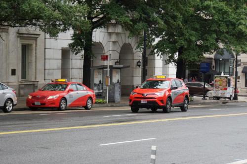 Rote Taxis statt gelbe?