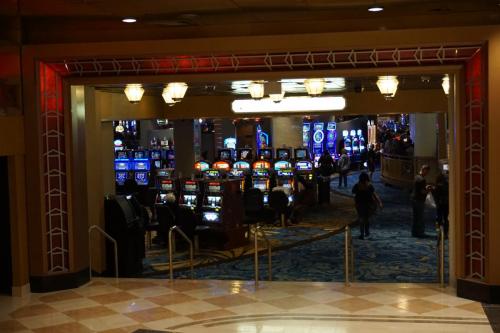 Ein paar Ecken weiter - 1. Casino!